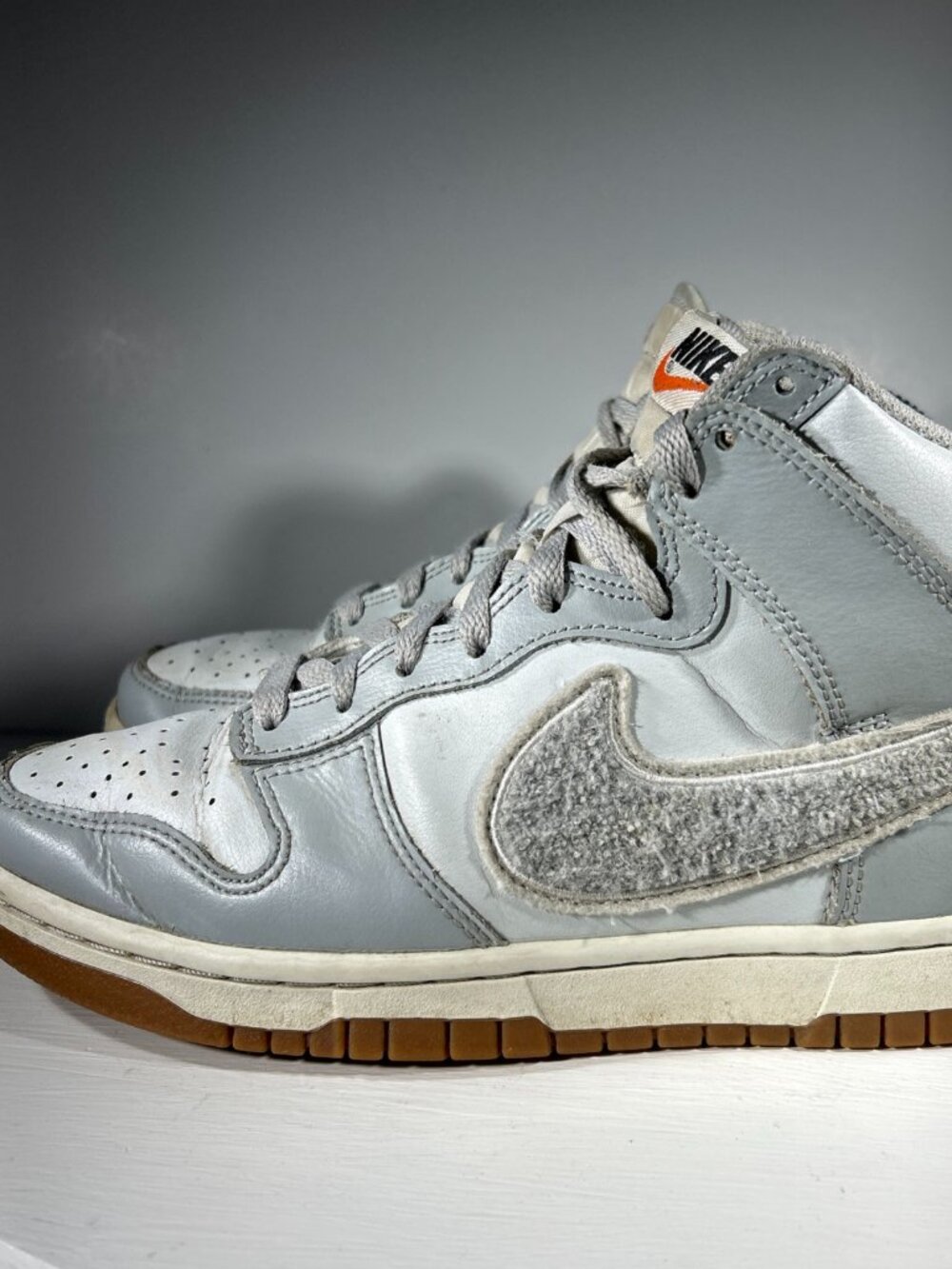 Nike Dunk High Chenille Swoosh Boys Shoes Size 6.5 Gray Basketball Sneakers Gum